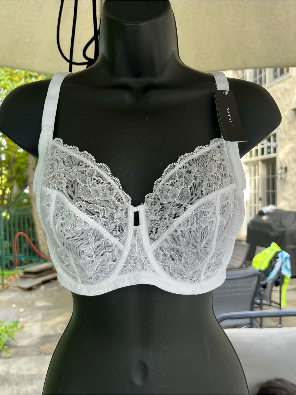 Natori White Lace Underwire Bra with Floral Embroidery